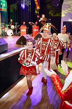 Volksbank 2026-01-22 02  Bei der Volksbank - Im Steinhof in Huckingen veranstaltete die Volksbank Rhein-Ruhr wie im jedem Jahr ihre Karnevalssitzung. Wir, die Kinderprinzencrew, durften wiedermal unser Programm zeigen neben all dem großen Aufgebot aus Köln. : DVPJ, STEFFI Sinz, Toni I, Kinderprinz Juls I., Juls I., Prinzessin, Aileen I., Prinzessin Aileen I., HDK, Duisburg, Karneval, Helau, Tollität, Event, Session 2025, Session 2026, Hauptausschuss, Gemeinschaft, Hauptausschuss Karneval Duisburg, Duisburg ist echt