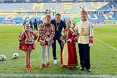 02 MSV SchauinslandArena 2026-01+2401  Tour vom 23. bis 24. Januar - Am Freitag Abend waren wir zur Piratesause 2.0 „Karneval meets Mallorca“. Am nächsten Tag war der erste Termin in der Schauinsland-Reisen-Arena, vor der Begegnung MDV vs. Jahn Regensburg. Danach ging es zur „Jeckenparty“ der Meidericher Jecken. Zurück dann in die City zur Falkstarße, „Prunksitzung“ des Sonnigen Südens. Auf der anderen Rheinseite besuchten wir danach den „Kostünball“ der KG Baerl, obwohl es fast ein Heimspiel war. Zu guter letzt dann zur Überraschung dann zur „Karnevalssitzung“ der Rot-Weißen  Alt-Walsum in die Stadthalle in Walsum.