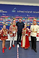 02 MSV SchauinslandArena 2026-01+2403  Tour vom 23. bis 24. Januar - Am Freitag Abend waren wir zur Piratesause 2.0 „Karneval meets Mallorca“. Am nächsten Tag war der erste Termin in der Schauinsland-Reisen-Arena, vor der Begegnung MDV vs. Jahn Regensburg. Danach ging es zur „Jeckenparty“ der Meidericher Jecken. Zurück dann in die City zur Falkstarße, „Prunksitzung“ des Sonnigen Südens. Auf der anderen Rheinseite besuchten wir danach den „Kostünball“ der KG Baerl, obwohl es fast ein Heimspiel war. Zu guter letzt dann zur Überraschung dann zur „Karnevalssitzung“ der Rot-Weißen  Alt-Walsum in die Stadthalle in Walsum.