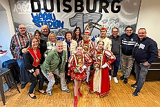 02 MSV SchauinslandArena 2026-01+2407  Tour vom 23. bis 24. Januar - Am Freitag Abend waren wir zur Piratesause 2.0 „Karneval meets Mallorca“. Am nächsten Tag war der erste Termin in der Schauinsland-Reisen-Arena, vor der Begegnung MDV vs. Jahn Regensburg. Danach ging es zur „Jeckenparty“ der Meidericher Jecken. Zurück dann in die City zur Falkstarße, „Prunksitzung“ des Sonnigen Südens. Auf der anderen Rheinseite besuchten wir danach den „Kostünball“ der KG Baerl, obwohl es fast ein Heimspiel war. Zu guter letzt dann zur Überraschung dann zur „Karnevalssitzung“ der Rot-Weißen  Alt-Walsum in die Stadthalle in Walsum.