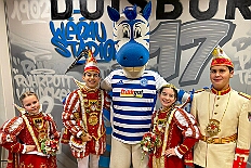 02 MSV SchauinslandArena 2026-01+2410  Tour vom 23. bis 24. Januar - Am Freitag Abend waren wir zur Piratesause 2.0 „Karneval meets Mallorca“. Am nächsten Tag war der erste Termin in der Schauinsland-Reisen-Arena, vor der Begegnung MDV vs. Jahn Regensburg. Danach ging es zur „Jeckenparty“ der Meidericher Jecken. Zurück dann in die City zur Falkstarße, „Prunksitzung“ des Sonnigen Südens. Auf der anderen Rheinseite besuchten wir danach den „Kostünball“ der KG Baerl, obwohl es fast ein Heimspiel war. Zu guter letzt dann zur Überraschung dann zur „Karnevalssitzung“ der Rot-Weißen  Alt-Walsum in die Stadthalle in Walsum.