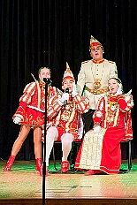 03 MeidericherJecken 2026-01-24 05  Tour vom 23. bis 24. Januar - Am Freitag Abend waren wir zur Piratesause 2.0 „Karneval meets Mallorca“. Am nächsten Tag war der erste Termin in der Schauinsland-Reisen-Arena, vor der Begegnung MDV vs. Jahn Regensburg. Danach ging es zur „Jeckenparty“ der Meidericher Jecken. Zurück dann in die City zur Falkstarße, „Prunksitzung“ des Sonnigen Südens. Auf der anderen Rheinseite besuchten wir danach den „Kostünball“ der KG Baerl, obwohl es fast ein Heimspiel war. Zu guter letzt dann zur Überraschung dann zur „Karnevalssitzung“ der Rot-Weißen  Alt-Walsum in die Stadthalle in Walsum.