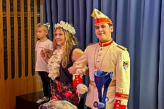 03 MeidericherJecken 2026-01-24 06  Tour vom 23. bis 24. Januar - Am Freitag Abend waren wir zur Piratesause 2.0 „Karneval meets Mallorca“. Am nächsten Tag war der erste Termin in der Schauinsland-Reisen-Arena, vor der Begegnung MDV vs. Jahn Regensburg. Danach ging es zur „Jeckenparty“ der Meidericher Jecken. Zurück dann in die City zur Falkstarße, „Prunksitzung“ des Sonnigen Südens. Auf der anderen Rheinseite besuchten wir danach den „Kostünball“ der KG Baerl, obwohl es fast ein Heimspiel war. Zu guter letzt dann zur Überraschung dann zur „Karnevalssitzung“ der Rot-Weißen  Alt-Walsum in die Stadthalle in Walsum.