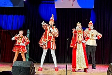 03 MeidericherJecken 2026-01-24 08  Tour vom 23. bis 24. Januar - Am Freitag Abend waren wir zur Piratesause 2.0 „Karneval meets Mallorca“. Am nächsten Tag war der erste Termin in der Schauinsland-Reisen-Arena, vor der Begegnung MDV vs. Jahn Regensburg. Danach ging es zur „Jeckenparty“ der Meidericher Jecken. Zurück dann in die City zur Falkstarße, „Prunksitzung“ des Sonnigen Südens. Auf der anderen Rheinseite besuchten wir danach den „Kostünball“ der KG Baerl, obwohl es fast ein Heimspiel war. Zu guter letzt dann zur Überraschung dann zur „Karnevalssitzung“ der Rot-Weißen  Alt-Walsum in die Stadthalle in Walsum.