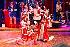 04 PrunksSonnigSued 2026-01-24 07  Tour vom 23. bis 24. Januar - Am Freitag Abend waren wir zur Piratesause 2.0 „Karneval meets Mallorca“. Am nächsten Tag war der erste Termin in der Schauinsland-Reisen-Arena, vor der Begegnung MDV vs. Jahn Regensburg. Danach ging es zur „Jeckenparty“ der Meidericher Jecken. Zurück dann in die City zur Falkstarße, „Prunksitzung“ des Sonnigen Südens. Auf der anderen Rheinseite besuchten wir danach den „Kostünball“ der KG Baerl, obwohl es fast ein Heimspiel war. Zu guter letzt dann zur Überraschung dann zur „Karnevalssitzung“ der Rot-Weißen  Alt-Walsum in die Stadthalle in Walsum. : DVPJ, Holger II, Kinderprinz Phil II., Prinzessin, Mia I., Prinzessin Mia I., HDK, Duisburg, Karneval, Helau, Tollität, Event, Session 2024, Session 2025, Hauptausschuss, Gemeinschaft, Hauptausschuss Karneval Duisburg, Duisburg ist echt