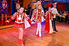 04 PrunksSonnigSued 2026-01-24 10  Tour vom 23. bis 24. Januar - Am Freitag Abend waren wir zur Piratesause 2.0 „Karneval meets Mallorca“. Am nächsten Tag war der erste Termin in der Schauinsland-Reisen-Arena, vor der Begegnung MDV vs. Jahn Regensburg. Danach ging es zur „Jeckenparty“ der Meidericher Jecken. Zurück dann in die City zur Falkstarße, „Prunksitzung“ des Sonnigen Südens. Auf der anderen Rheinseite besuchten wir danach den „Kostünball“ der KG Baerl, obwohl es fast ein Heimspiel war. Zu guter letzt dann zur Überraschung dann zur „Karnevalssitzung“ der Rot-Weißen  Alt-Walsum in die Stadthalle in Walsum. : DVPJ, Holger II, Kinderprinz Phil II., Prinzessin, Mia I., Prinzessin Mia I., HDK, Duisburg, Karneval, Helau, Tollität, Event, Session 2024, Session 2025, Hauptausschuss, Gemeinschaft, Hauptausschuss Karneval Duisburg, Duisburg ist echt