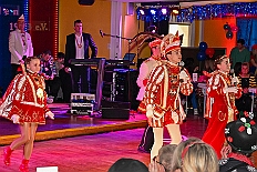 04 PrunksSonnigSued 2026-01-24 16  Tour vom 23. bis 24. Januar - Am Freitag Abend waren wir zur Piratesause 2.0 „Karneval meets Mallorca“. Am nächsten Tag war der erste Termin in der Schauinsland-Reisen-Arena, vor der Begegnung MDV vs. Jahn Regensburg. Danach ging es zur „Jeckenparty“ der Meidericher Jecken. Zurück dann in die City zur Falkstarße, „Prunksitzung“ des Sonnigen Südens. Auf der anderen Rheinseite besuchten wir danach den „Kostünball“ der KG Baerl, obwohl es fast ein Heimspiel war. Zu guter letzt dann zur Überraschung dann zur „Karnevalssitzung“ der Rot-Weißen  Alt-Walsum in die Stadthalle in Walsum. : DVPJ, Holger II, Kinderprinz Phil II., Prinzessin, Mia I., Prinzessin Mia I., HDK, Duisburg, Karneval, Helau, Tollität, Event, Session 2024, Session 2025, Hauptausschuss, Gemeinschaft, Hauptausschuss Karneval Duisburg, Duisburg ist echt