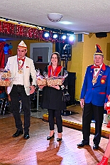 04 PrunksSonnigSued 2026-01-24 22  Tour vom 23. bis 24. Januar - Am Freitag Abend waren wir zur Piratesause 2.0 „Karneval meets Mallorca“. Am nächsten Tag war der erste Termin in der Schauinsland-Reisen-Arena, vor der Begegnung MDV vs. Jahn Regensburg. Danach ging es zur „Jeckenparty“ der Meidericher Jecken. Zurück dann in die City zur Falkstarße, „Prunksitzung“ des Sonnigen Südens. Auf der anderen Rheinseite besuchten wir danach den „Kostünball“ der KG Baerl, obwohl es fast ein Heimspiel war. Zu guter letzt dann zur Überraschung dann zur „Karnevalssitzung“ der Rot-Weißen  Alt-Walsum in die Stadthalle in Walsum. : DVPJ, Holger II, Kinderprinz Phil II., Prinzessin, Mia I., Prinzessin Mia I., HDK, Duisburg, Karneval, Helau, Tollität, Event, Session 2024, Session 2025, Hauptausschuss, Gemeinschaft, Hauptausschuss Karneval Duisburg, Duisburg ist echt