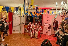 05 Kostuemb KG Baerl 2026-01-24 03  Tour vom 23. bis 24. Januar - Am Freitag Abend waren wir zur Piratesause 2.0 „Karneval meets Mallorca“. Am nächsten Tag war der erste Termin in der Schauinsland-Reisen-Arena, vor der Begegnung MDV vs. Jahn Regensburg. Danach ging es zur „Jeckenparty“ der Meidericher Jecken. Zurück dann in die City zur Falkstarße, „Prunksitzung“ des Sonnigen Südens. Auf der anderen Rheinseite besuchten wir danach den „Kostünball“ der KG Baerl, obwohl es fast ein Heimspiel war. Zu guter letzt dann zur Überraschung dann zur „Karnevalssitzung“ der Rot-Weißen  Alt-Walsum in die Stadthalle in Walsum.