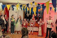 05 Kostuemb KG Baerl 2026-01-24 04  Tour vom 23. bis 24. Januar - Am Freitag Abend waren wir zur Piratesause 2.0 „Karneval meets Mallorca“. Am nächsten Tag war der erste Termin in der Schauinsland-Reisen-Arena, vor der Begegnung MDV vs. Jahn Regensburg. Danach ging es zur „Jeckenparty“ der Meidericher Jecken. Zurück dann in die City zur Falkstarße, „Prunksitzung“ des Sonnigen Südens. Auf der anderen Rheinseite besuchten wir danach den „Kostünball“ der KG Baerl, obwohl es fast ein Heimspiel war. Zu guter letzt dann zur Überraschung dann zur „Karnevalssitzung“ der Rot-Weißen  Alt-Walsum in die Stadthalle in Walsum.