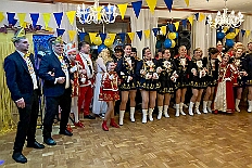 05 Kostuemb KG Baerl 2026-01-24 06  Tour vom 23. bis 24. Januar - Am Freitag Abend waren wir zur Piratesause 2.0 „Karneval meets Mallorca“. Am nächsten Tag war der erste Termin in der Schauinsland-Reisen-Arena, vor der Begegnung MDV vs. Jahn Regensburg. Danach ging es zur „Jeckenparty“ der Meidericher Jecken. Zurück dann in die City zur Falkstarße, „Prunksitzung“ des Sonnigen Südens. Auf der anderen Rheinseite besuchten wir danach den „Kostünball“ der KG Baerl, obwohl es fast ein Heimspiel war. Zu guter letzt dann zur Überraschung dann zur „Karnevalssitzung“ der Rot-Weißen  Alt-Walsum in die Stadthalle in Walsum.