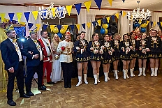 05 Kostuemb KG Baerl 2026-01-24 07  Tour vom 23. bis 24. Januar - Am Freitag Abend waren wir zur Piratesause 2.0 „Karneval meets Mallorca“. Am nächsten Tag war der erste Termin in der Schauinsland-Reisen-Arena, vor der Begegnung MDV vs. Jahn Regensburg. Danach ging es zur „Jeckenparty“ der Meidericher Jecken. Zurück dann in die City zur Falkstarße, „Prunksitzung“ des Sonnigen Südens. Auf der anderen Rheinseite besuchten wir danach den „Kostünball“ der KG Baerl, obwohl es fast ein Heimspiel war. Zu guter letzt dann zur Überraschung dann zur „Karnevalssitzung“ der Rot-Weißen  Alt-Walsum in die Stadthalle in Walsum.