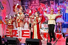 06 Karnevalss RW Walsung 2026-01-24 04  Tour vom 23. bis 24. Januar - Am Freitag Abend waren wir zur Piratesause 2.0 „Karneval meets Mallorca“. Am nächsten Tag war der erste Termin in der Schauinsland-Reisen-Arena, vor der Begegnung MDV vs. Jahn Regensburg. Danach ging es zur „Jeckenparty“ der Meidericher Jecken. Zurück dann in die City zur Falkstarße, „Prunksitzung“ des Sonnigen Südens. Auf der anderen Rheinseite besuchten wir danach den „Kostünball“ der KG Baerl, obwohl es fast ein Heimspiel war. Zu guter letzt dann zur Überraschung dann zur „Karnevalssitzung“ der Rot-Weißen  Alt-Walsum in die Stadthalle in Walsum.
