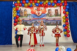 01 KinderrPriTreff KRE 2026-01-25 07  Sonntag der 25. Januar  -en Sonntag begannen wir morgens beim Kinderprinzentreffen NRW  in Krefeld von der KG „Op de Höh“. Von dort ging es dann in den Norden von Duisburg, kurz noch ins Gästebuch des Karnevalsmuseums Eintrag und dann zum Kinderkostümfest der KKG Wehofen im Open Rheins „Zum Johanniter“ in Walsum.