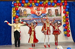 01 KinderrPriTreff KRE 2026-01-25 08  Sonntag der 25. Januar  -en Sonntag begannen wir morgens beim Kinderprinzentreffen NRW  in Krefeld von der KG „Op de Höh“. Von dort ging es dann in den Norden von Duisburg, kurz noch ins Gästebuch des Karnevalsmuseums Eintrag und dann zum Kinderkostümfest der KKG Wehofen im Open Rheins „Zum Johanniter“ in Walsum.