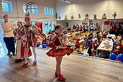 01 KinderrPriTreff KRE 2026-01-25 09  Sonntag der 25. Januar  -en Sonntag begannen wir morgens beim Kinderprinzentreffen NRW  in Krefeld von der KG „Op de Höh“. Von dort ging es dann in den Norden von Duisburg, kurz noch ins Gästebuch des Karnevalsmuseums Eintrag und dann zum Kinderkostümfest der KKG Wehofen im Open Rheins „Zum Johanniter“ in Walsum.