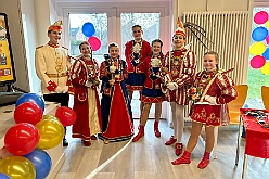 01 KinderrPriTreff KRE 2026-01-25 12  Sonntag der 25. Januar  -en Sonntag begannen wir morgens beim Kinderprinzentreffen NRW  in Krefeld von der KG „Op de Höh“. Von dort ging es dann in den Norden von Duisburg, kurz noch ins Gästebuch des Karnevalsmuseums Eintrag und dann zum Kinderkostümfest der KKG Wehofen im Open Rheins „Zum Johanniter“ in Walsum.