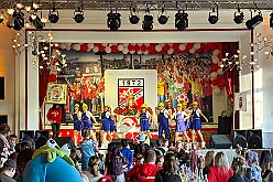 03 KinderKostuem KKG 2026-01-25 01  Sonntag der 25. Januar  -en Sonntag begannen wir morgens beim Kinderprinzentreffen NRW  in Krefeld von der KG „Op de Höh“. Von dort ging es dann in den Norden von Duisburg, kurz noch ins Gästebuch des Karnevalsmuseums Eintrag und dann zum Kinderkostümfest der KKG Wehofen im Open Rheins „Zum Johanniter“ in Walsum.