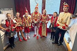 03 KinderKostuem KKG 2026-01-25 03  Sonntag der 25. Januar  -en Sonntag begannen wir morgens beim Kinderprinzentreffen NRW  in Krefeld von der KG „Op de Höh“. Von dort ging es dann in den Norden von Duisburg, kurz noch ins Gästebuch des Karnevalsmuseums Eintrag und dann zum Kinderkostümfest der KKG Wehofen im Open Rheins „Zum Johanniter“ in Walsum.