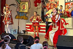 03 KinderKostuem KKG 2026-01-25 04  Sonntag der 25. Januar  -en Sonntag begannen wir morgens beim Kinderprinzentreffen NRW  in Krefeld von der KG „Op de Höh“. Von dort ging es dann in den Norden von Duisburg, kurz noch ins Gästebuch des Karnevalsmuseums Eintrag und dann zum Kinderkostümfest der KKG Wehofen im Open Rheins „Zum Johanniter“ in Walsum.