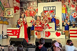 03 KinderKostuem KKG 2026-01-25 06  Sonntag der 25. Januar  -en Sonntag begannen wir morgens beim Kinderprinzentreffen NRW  in Krefeld von der KG „Op de Höh“. Von dort ging es dann in den Norden von Duisburg, kurz noch ins Gästebuch des Karnevalsmuseums Eintrag und dann zum Kinderkostümfest der KKG Wehofen im Open Rheins „Zum Johanniter“ in Walsum.