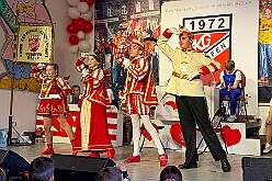 03 KinderKostuem KKG 2026-01-25 14  Sonntag der 25. Januar  -en Sonntag begannen wir morgens beim Kinderprinzentreffen NRW  in Krefeld von der KG „Op de Höh“. Von dort ging es dann in den Norden von Duisburg, kurz noch ins Gästebuch des Karnevalsmuseums Eintrag und dann zum Kinderkostümfest der KKG Wehofen im Open Rheins „Zum Johanniter“ in Walsum.