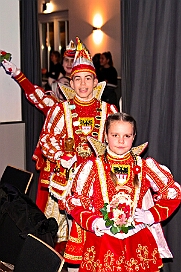 HDK JeckUnterStrom 2026- 28 04  Erst wir - dann Köln - Der kölsche Karneval gab sich im Kultur- und Bürgerzentrum Duisburg-Süd Steinhof Huckingen e.V. die Klinke in die Hand. Wir, mit Prinz Toni I., vertraten standesgemäß den Duisburger Karneval bei der dritten Auflage von „Jeck unter Strom“. : DVPJ, Toni I, Kinderprinz Juls I., Juls I., Prinzessin, Aileen I., Prinzessin Aileen I., HDK, Duisburg, Karneval, Helau, Tollität, Event, Session 2025, Session 2026, Hauptausschuss, Gemeinschaft, Hauptausschuss Karneval Duisburg, Duisburg ist echt