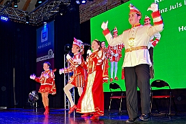 HDK JeckUnterStrom 2026- 28 14  Erst wir - dann Köln - Der kölsche Karneval gab sich im Kultur- und Bürgerzentrum Duisburg-Süd Steinhof Huckingen e.V. die Klinke in die Hand. Wir, mit Prinz Toni I., vertraten standesgemäß den Duisburger Karneval bei der dritten Auflage von „Jeck unter Strom“. : DVPJ, Toni I, Kinderprinz Juls I., Juls I., Prinzessin, Aileen I., Prinzessin Aileen I., HDK, Duisburg, Karneval, Helau, Tollität, Event, Session 2025, Session 2026, Hauptausschuss, Gemeinschaft, Hauptausschuss Karneval Duisburg, Duisburg ist echt