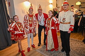 HDK JeckUnterStrom 2026- 28 20  Erst wir - dann Köln - Der kölsche Karneval gab sich im Kultur- und Bürgerzentrum Duisburg-Süd Steinhof Huckingen e.V. die Klinke in die Hand. Wir, mit Prinz Toni I., vertraten standesgemäß den Duisburger Karneval bei der dritten Auflage von „Jeck unter Strom“. : DVPJ, Toni I, Kinderprinz Juls I., Juls I., Prinzessin, Aileen I., Prinzessin Aileen I., HDK, Duisburg, Karneval, Helau, Tollität, Event, Session 2025, Session 2026, Hauptausschuss, Gemeinschaft, Hauptausschuss Karneval Duisburg, Duisburg ist echt