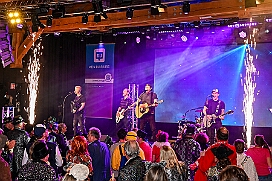 HDK JeckUnterStrom 2026- 28 23  Erst wir - dann Köln - Der kölsche Karneval gab sich im Kultur- und Bürgerzentrum Duisburg-Süd Steinhof Huckingen e.V. die Klinke in die Hand. Wir, mit Prinz Toni I., vertraten standesgemäß den Duisburger Karneval bei der dritten Auflage von „Jeck unter Strom“. : DVPJ, Toni I, Kinderprinz Juls I., Juls I., Prinzessin, Aileen I., Prinzessin Aileen I., HDK, Duisburg, Karneval, Helau, Tollität, Event, Session 2025, Session 2026, Hauptausschuss, Gemeinschaft, Hauptausschuss Karneval Duisburg, Duisburg ist echt