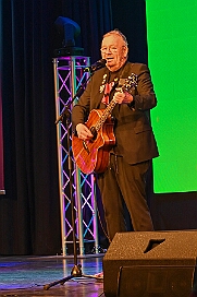 HDK JeckUnterStrom 2026- 28 25  Erst wir - dann Köln - Der kölsche Karneval gab sich im Kultur- und Bürgerzentrum Duisburg-Süd Steinhof Huckingen e.V. die Klinke in die Hand. Wir, mit Prinz Toni I., vertraten standesgemäß den Duisburger Karneval bei der dritten Auflage von „Jeck unter Strom“. : DVPJ, Toni I, Kinderprinz Juls I., Juls I., Prinzessin, Aileen I., Prinzessin Aileen I., HDK, Duisburg, Karneval, Helau, Tollität, Event, Session 2025, Session 2026, Hauptausschuss, Gemeinschaft, Hauptausschuss Karneval Duisburg, Duisburg ist echt