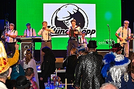 HDK JeckUnterStrom 2026- 28 34  Erst wir - dann Köln - Der kölsche Karneval gab sich im Kultur- und Bürgerzentrum Duisburg-Süd Steinhof Huckingen e.V. die Klinke in die Hand. Wir, mit Prinz Toni I., vertraten standesgemäß den Duisburger Karneval bei der dritten Auflage von „Jeck unter Strom“. : DVPJ, Toni I, Kinderprinz Juls I., Juls I., Prinzessin, Aileen I., Prinzessin Aileen I., HDK, Duisburg, Karneval, Helau, Tollität, Event, Session 2025, Session 2026, Hauptausschuss, Gemeinschaft, Hauptausschuss Karneval Duisburg, Duisburg ist echt