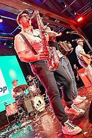 HDK JeckUnterStrom 2026- 28 35  Erst wir - dann Köln - Der kölsche Karneval gab sich im Kultur- und Bürgerzentrum Duisburg-Süd Steinhof Huckingen e.V. die Klinke in die Hand. Wir, mit Prinz Toni I., vertraten standesgemäß den Duisburger Karneval bei der dritten Auflage von „Jeck unter Strom“. : DVPJ, Toni I, Kinderprinz Juls I., Juls I., Prinzessin, Aileen I., Prinzessin Aileen I., HDK, Duisburg, Karneval, Helau, Tollität, Event, Session 2025, Session 2026, Hauptausschuss, Gemeinschaft, Hauptausschuss Karneval Duisburg, Duisburg ist echt