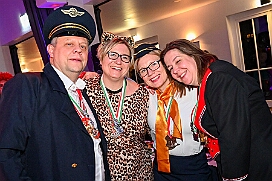 HDK JeckUnterStrom 2026- 28 40  Erst wir - dann Köln - Der kölsche Karneval gab sich im Kultur- und Bürgerzentrum Duisburg-Süd Steinhof Huckingen e.V. die Klinke in die Hand. Wir, mit Prinz Toni I., vertraten standesgemäß den Duisburger Karneval bei der dritten Auflage von „Jeck unter Strom“. : DVPJ, Toni I, Kinderprinz Juls I., Juls I., Prinzessin, Aileen I., Prinzessin Aileen I., HDK, Duisburg, Karneval, Helau, Tollität, Event, Session 2025, Session 2026, Hauptausschuss, Gemeinschaft, Hauptausschuss Karneval Duisburg, Duisburg ist echt