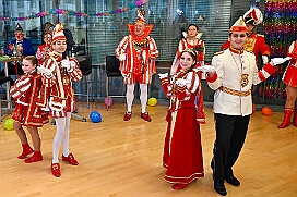 Empf DU Kontor 2026- 01-28 12  Empfang Duisburg Kontor - Traditioneller Prinzenempfang bei Duisburg Kontor im CityPalais. Uwe Kluge, Geschäftsführer von Duisburg Kontor, begrüßte zusammen mit Christoph Späh Stadtprinz Toni I. und die Kinderprinzencrew in der VIP-Lounge des CityPalais.  : DVPJ, Holger II, Kinderprinz Phil II., Prinzessin, Mia I., Prinzessin Mia I., HDK, Duisburg, Karneval, Helau, Tollität, Event, Session 2024, Session 2025, Hauptausschuss, Gemeinschaft, Hauptausschuss Karneval Duisburg, Duisburg ist echt