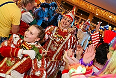 01 Karnevass BG Wanheimero 2026- 01-31 02  Samstags Tour, 31. Januar  -Kurz nach 19 Uhr gegangen wir den Abend in der Gesamtschule an der Falkstraße, mit der Karnevalssitzung der KG Blau-Gold. Danach führte uns der Weg in die Clauberg-Halle in Hamborn. Die 1.Gr. KG Rot-Weiß Hamborn-Marxloh hatte zum „Kostümfest“ geladen. Genau wie danach im Gertrud-Bäumer-Berufskolleg die KG Königreich Duissern. : DVPJ, Toni I, Kinderprinz Juls I., Juls I., Prinzessin, Aileen I., Prinzessin Aileen I., HDK, Duisburg, Karneval, Helau, Tollität, Event, Session 2025, Session 2026, Hauptausschuss, Gemeinschaft, Hauptausschuss Karneval Duisburg, Duisburg ist echt