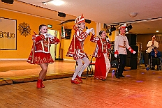 01 Karnevass BG Wanheimero 2026- 01-31 15  Samstags Tour, 31. Januar  -Kurz nach 19 Uhr gegangen wir den Abend in der Gesamtschule an der Falkstraße, mit der Karnevalssitzung der KG Blau-Gold. Danach führte uns der Weg in die Clauberg-Halle in Hamborn. Die 1.Gr. KG Rot-Weiß Hamborn-Marxloh hatte zum „Kostümfest“ geladen. Genau wie danach im Gertrud-Bäumer-Berufskolleg die KG Königreich Duissern. : DVPJ, Toni I, Kinderprinz Juls I., Juls I., Prinzessin, Aileen I., Prinzessin Aileen I., HDK, Duisburg, Karneval, Helau, Tollität, Event, Session 2025, Session 2026, Hauptausschuss, Gemeinschaft, Hauptausschuss Karneval Duisburg, Duisburg ist echt