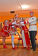 01 Karnevass BG Wanheimero 2026- 01-31 16  Samstags Tour, 31. Januar  -Kurz nach 19 Uhr gegangen wir den Abend in der Gesamtschule an der Falkstraße, mit der Karnevalssitzung der KG Blau-Gold. Danach führte uns der Weg in die Clauberg-Halle in Hamborn. Die 1.Gr. KG Rot-Weiß Hamborn-Marxloh hatte zum „Kostümfest“ geladen. Genau wie danach im Gertrud-Bäumer-Berufskolleg die KG Königreich Duissern. : DVPJ, Toni I, Kinderprinz Juls I., Juls I., Prinzessin, Aileen I., Prinzessin Aileen I., HDK, Duisburg, Karneval, Helau, Tollität, Event, Session 2025, Session 2026, Hauptausschuss, Gemeinschaft, Hauptausschuss Karneval Duisburg, Duisburg ist echt