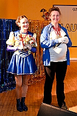 01 Karnevass BG Wanheimero 2026- 01-31 17  Samstags Tour, 31. Januar  -Kurz nach 19 Uhr gegangen wir den Abend in der Gesamtschule an der Falkstraße, mit der Karnevalssitzung der KG Blau-Gold. Danach führte uns der Weg in die Clauberg-Halle in Hamborn. Die 1.Gr. KG Rot-Weiß Hamborn-Marxloh hatte zum „Kostümfest“ geladen. Genau wie danach im Gertrud-Bäumer-Berufskolleg die KG Königreich Duissern. : DVPJ, Toni I, Kinderprinz Juls I., Juls I., Prinzessin, Aileen I., Prinzessin Aileen I., HDK, Duisburg, Karneval, Helau, Tollität, Event, Session 2025, Session 2026, Hauptausschuss, Gemeinschaft, Hauptausschuss Karneval Duisburg, Duisburg ist echt