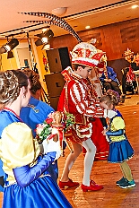 01 Karnevass BG Wanheimero 2026- 01-31 18  Samstags Tour, 31. Januar  -Kurz nach 19 Uhr gegangen wir den Abend in der Gesamtschule an der Falkstraße, mit der Karnevalssitzung der KG Blau-Gold. Danach führte uns der Weg in die Clauberg-Halle in Hamborn. Die 1.Gr. KG Rot-Weiß Hamborn-Marxloh hatte zum „Kostümfest“ geladen. Genau wie danach im Gertrud-Bäumer-Berufskolleg die KG Königreich Duissern. : DVPJ, Toni I, Kinderprinz Juls I., Juls I., Prinzessin, Aileen I., Prinzessin Aileen I., HDK, Duisburg, Karneval, Helau, Tollität, Event, Session 2025, Session 2026, Hauptausschuss, Gemeinschaft, Hauptausschuss Karneval Duisburg, Duisburg ist echt