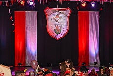 02 Kostuems RW HambMarx 2026- 01-31 01  Samstags Tour, 31. Januar  -Kurz nach 19 Uhr gegangen wir den Abend in der Gesamtschule an der Falkstraße, mit der Karnevalssitzung der KG Blau-Gold. Danach führte uns der Weg in die Clauberg-Halle in Hamborn. Die 1.Gr. KG Rot-Weiß Hamborn-Marxloh hatte zum „Kostümfest“ geladen. Genau wie danach im Gertrud-Bäumer-Berufskolleg die KG Königreich Duissern. : DVPJ, Toni I, Kinderprinz Juls I., Juls I., Prinzessin, Aileen I., Prinzessin Aileen I., HDK, Duisburg, Karneval, Helau, Tollität, Event, Session 2025, Session 2026, Hauptausschuss, Gemeinschaft, Hauptausschuss Karneval Duisburg, Duisburg ist echt