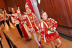 02 Kostuems RW HambMarx 2026- 01-31 07  Samstags Tour, 31. Januar  -Kurz nach 19 Uhr gegangen wir den Abend in der Gesamtschule an der Falkstraße, mit der Karnevalssitzung der KG Blau-Gold. Danach führte uns der Weg in die Clauberg-Halle in Hamborn. Die 1.Gr. KG Rot-Weiß Hamborn-Marxloh hatte zum „Kostümfest“ geladen. Genau wie danach im Gertrud-Bäumer-Berufskolleg die KG Königreich Duissern. : DVPJ, Toni I, Kinderprinz Juls I., Juls I., Prinzessin, Aileen I., Prinzessin Aileen I., HDK, Duisburg, Karneval, Helau, Tollität, Event, Session 2025, Session 2026, Hauptausschuss, Gemeinschaft, Hauptausschuss Karneval Duisburg, Duisburg ist echt