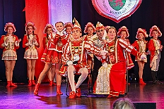 02 Kostuems RW HambMarx 2026- 01-31 15  Samstags Tour, 31. Januar  -Kurz nach 19 Uhr gegangen wir den Abend in der Gesamtschule an der Falkstraße, mit der Karnevalssitzung der KG Blau-Gold. Danach führte uns der Weg in die Clauberg-Halle in Hamborn. Die 1.Gr. KG Rot-Weiß Hamborn-Marxloh hatte zum „Kostümfest“ geladen. Genau wie danach im Gertrud-Bäumer-Berufskolleg die KG Königreich Duissern. : DVPJ, Toni I, Kinderprinz Juls I., Juls I., Prinzessin, Aileen I., Prinzessin Aileen I., HDK, Duisburg, Karneval, Helau, Tollität, Event, Session 2025, Session 2026, Hauptausschuss, Gemeinschaft, Hauptausschuss Karneval Duisburg, Duisburg ist echt