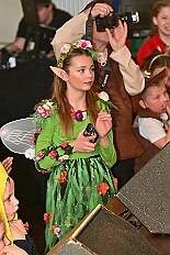 03 Kostuemf KG KoenigDuissern 2026- 01-31 07  Samstags Tour, 31. Januar  -Kurz nach 19 Uhr gegangen wir den Abend in der Gesamtschule an der Falkstraße, mit der Karnevalssitzung der KG Blau-Gold. Danach führte uns der Weg in die Clauberg-Halle in Hamborn. Die 1.Gr. KG Rot-Weiß Hamborn-Marxloh hatte zum „Kostümfest“ geladen. Genau wie danach im Gertrud-Bäumer-Berufskolleg die KG Königreich Duissern. : DVPJ, Toni I, Kinderprinz Juls I., Juls I., Prinzessin, Aileen I., Prinzessin Aileen I., HDK, Duisburg, Karneval, Helau, Tollität, Event, Session 2025, Session 2026, Hauptausschuss, Gemeinschaft, Hauptausschuss Karneval Duisburg, Duisburg ist echt