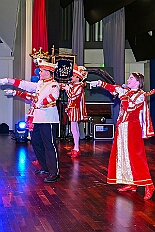 03 Kostuemf KG KoenigDuissern 2026- 01-31 08  Samstags Tour, 31. Januar  -Kurz nach 19 Uhr gegangen wir den Abend in der Gesamtschule an der Falkstraße, mit der Karnevalssitzung der KG Blau-Gold. Danach führte uns der Weg in die Clauberg-Halle in Hamborn. Die 1.Gr. KG Rot-Weiß Hamborn-Marxloh hatte zum „Kostümfest“ geladen. Genau wie danach im Gertrud-Bäumer-Berufskolleg die KG Königreich Duissern. : DVPJ, Toni I, Kinderprinz Juls I., Juls I., Prinzessin, Aileen I., Prinzessin Aileen I., HDK, Duisburg, Karneval, Helau, Tollität, Event, Session 2025, Session 2026, Hauptausschuss, Gemeinschaft, Hauptausschuss Karneval Duisburg, Duisburg ist echt