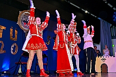 03 Kostuemf KG KoenigDuissern 2026- 01-31 12  Samstags Tour, 31. Januar  -Kurz nach 19 Uhr gegangen wir den Abend in der Gesamtschule an der Falkstraße, mit der Karnevalssitzung der KG Blau-Gold. Danach führte uns der Weg in die Clauberg-Halle in Hamborn. Die 1.Gr. KG Rot-Weiß Hamborn-Marxloh hatte zum „Kostümfest“ geladen. Genau wie danach im Gertrud-Bäumer-Berufskolleg die KG Königreich Duissern. : DVPJ, Toni I, Kinderprinz Juls I., Juls I., Prinzessin, Aileen I., Prinzessin Aileen I., HDK, Duisburg, Karneval, Helau, Tollität, Event, Session 2025, Session 2026, Hauptausschuss, Gemeinschaft, Hauptausschuss Karneval Duisburg, Duisburg ist echt